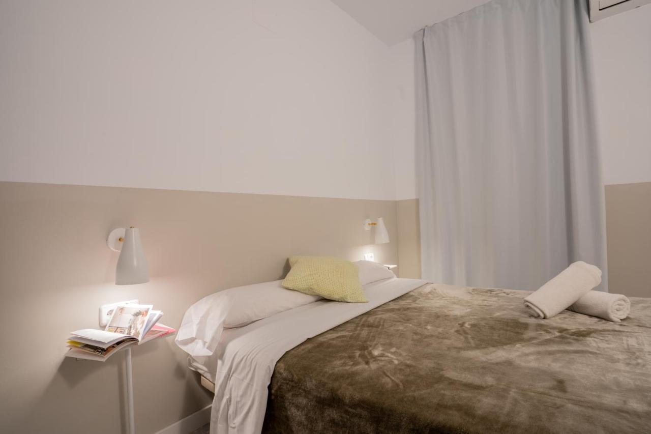 Hostal Hera Barcellona Esterno foto
