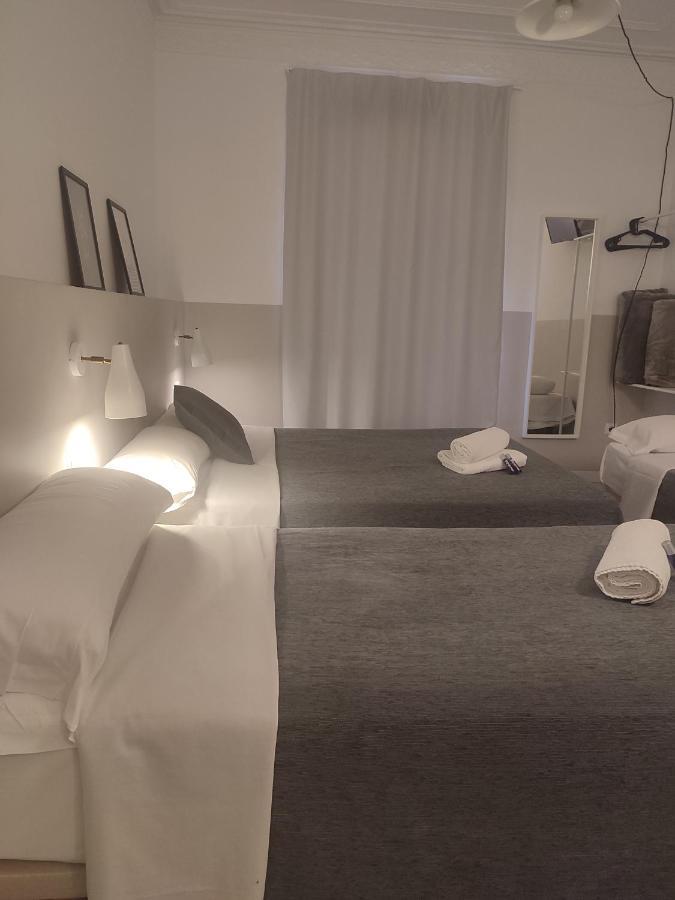 Hostal Hera Barcellona Esterno foto