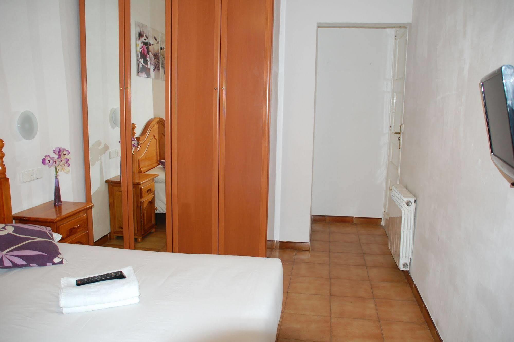 Hostal Hera Barcellona Esterno foto